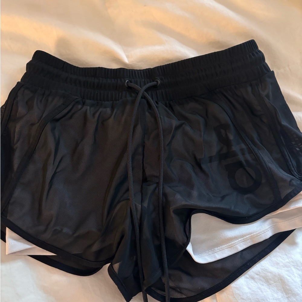 Alo Yoga Ambience Shorts – Black Mesh, XS